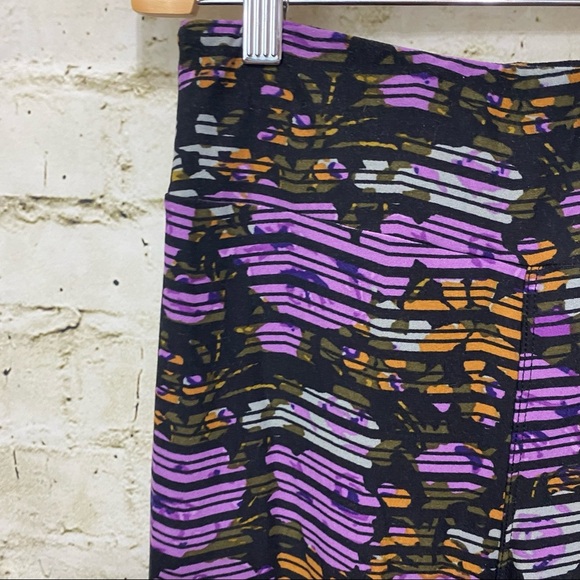 Lularoe Black Purple Floral Print Leggings - Picture 2 of 5